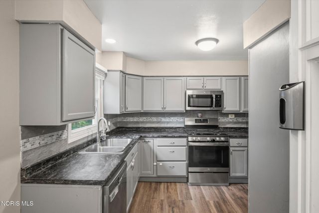 379 Birchdale Road, Perrysburg, OH 43551