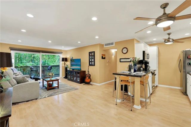 552 N Bellflower 303, Long Beach, CA 90814
