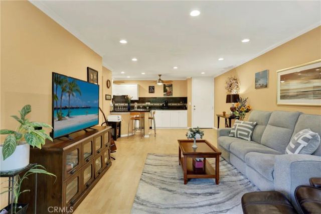 552 N Bellflower 303, Long Beach, CA 90814