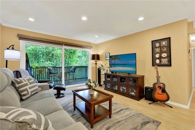 552 N Bellflower 303, Long Beach, CA 90814