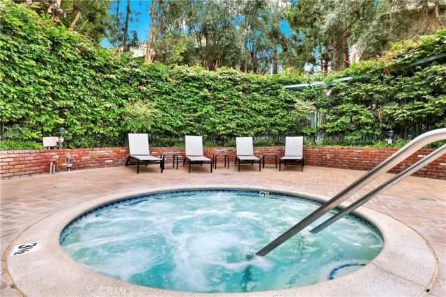 552 N Bellflower 303, Long Beach, CA 90814