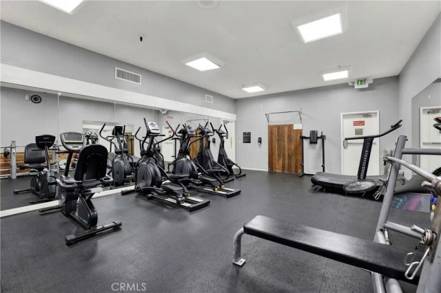 552 N Bellflower 303, Long Beach, CA 90814