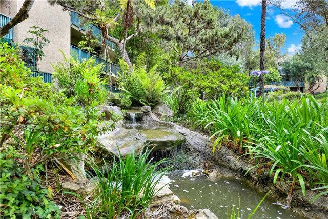 552 N Bellflower 303, Long Beach, CA 90814