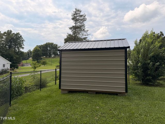 242 Aker Avenue, Chilhowie, VA 24319
