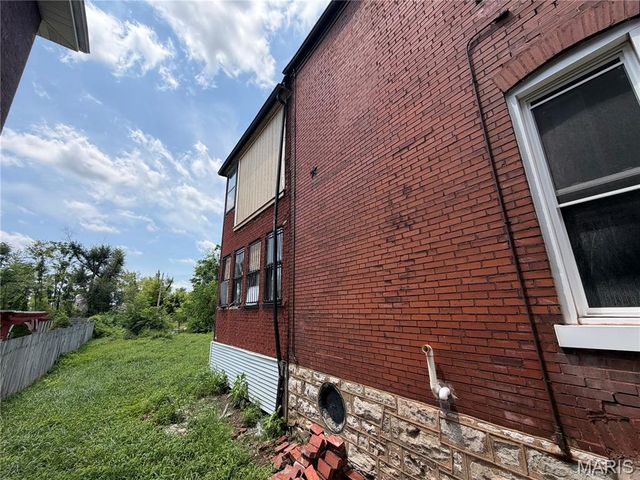 4806 Hammett Place, St Louis, MO 63113