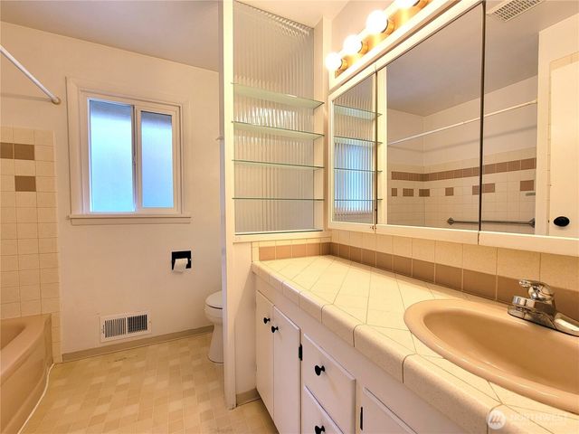 2449 Veldee Avenue, Bremerton, WA 98312