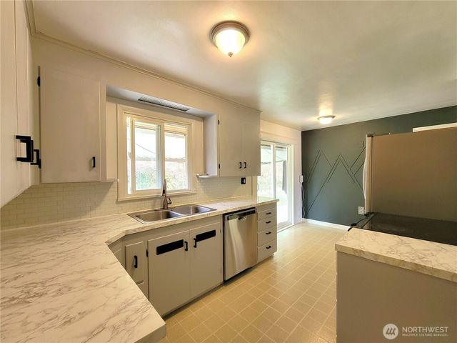 2449 Veldee Avenue, Bremerton, WA 98312