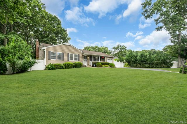 84 Juniper Avenue, Ronkonkoma, NY 11779