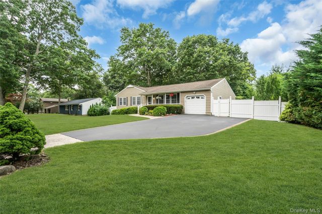 84 Juniper Avenue, Ronkonkoma, NY 11779
