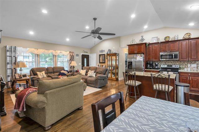 84 Juniper Avenue, Ronkonkoma, NY 11779