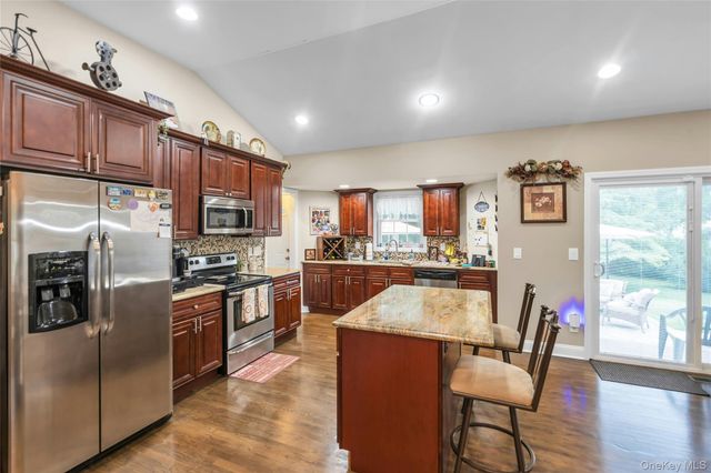 84 Juniper Avenue, Ronkonkoma, NY 11779