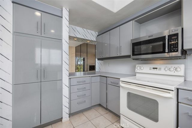 17818 Villamoura, Poway, CA 92064
