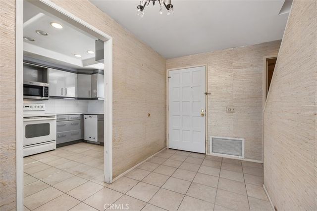 17818 Villamoura, Poway, CA 92064