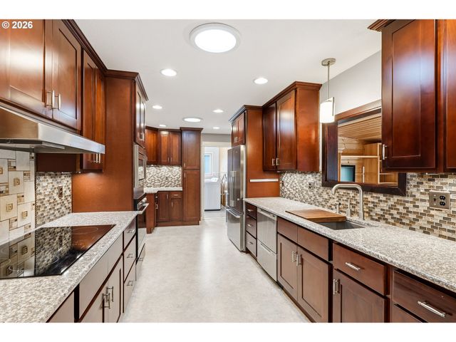 153 S 26TH Ave, Cornelius, OR 97113