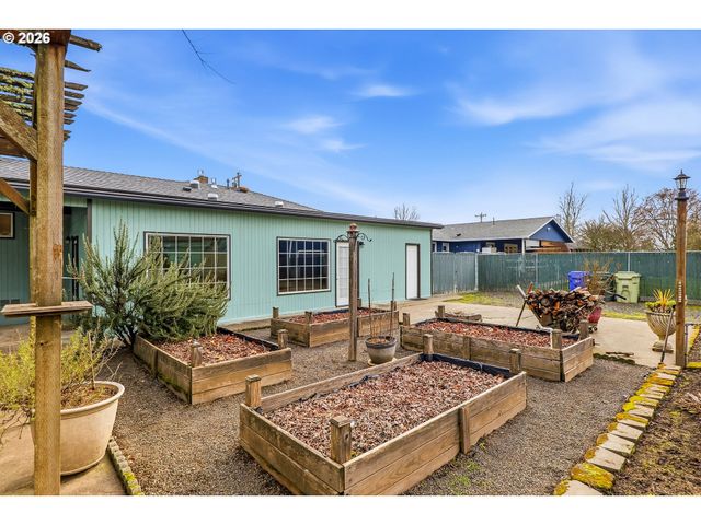 153 S 26TH Ave, Cornelius, OR 97113