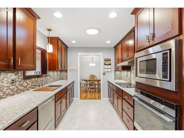 153 S 26TH Ave, Cornelius, OR 97113