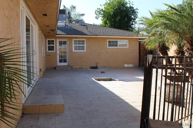 2708 College Ave, Bakersfield, CA 93306