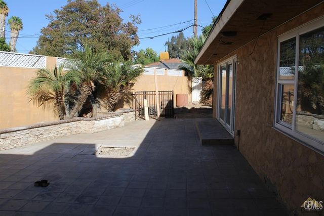 2708 College Ave, Bakersfield, CA 93306