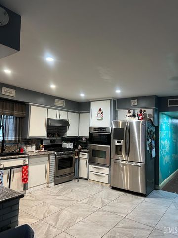 2708 College Ave, Bakersfield, CA 93306