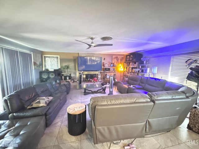 2708 College Ave, Bakersfield, CA 93306