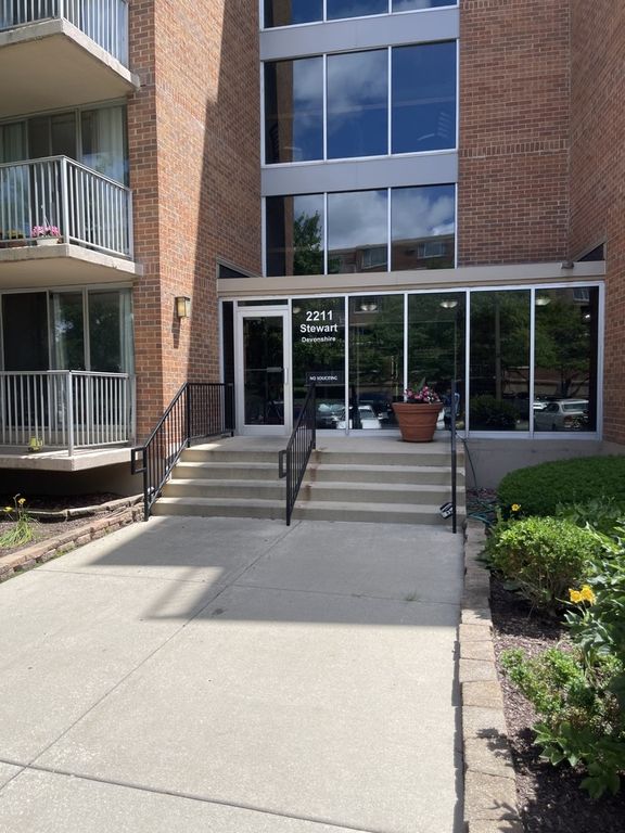 2211 S Stewart Avenue 1C, Lombard, IL 60148 — exterior