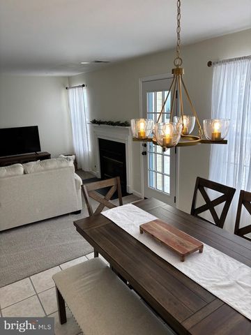 1103 MEADOWS DR, Williamstown, NJ 08094