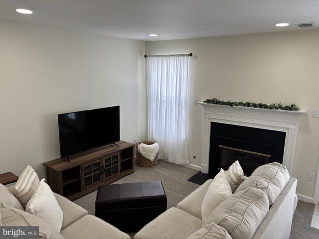 1103 MEADOWS DR, Williamstown, NJ 08094