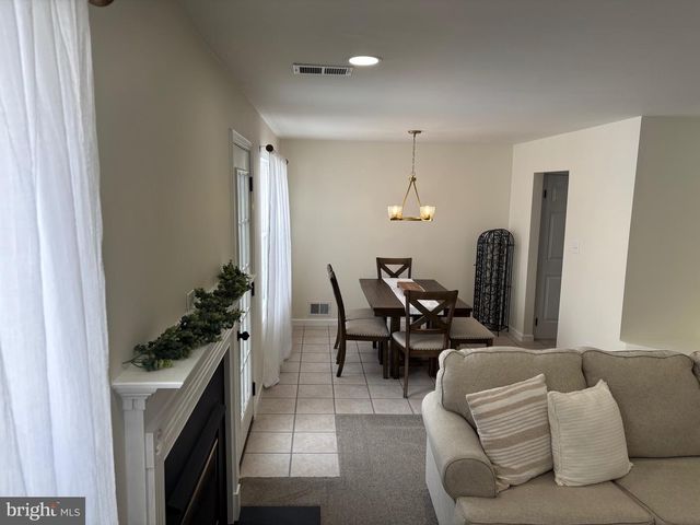 1103 MEADOWS DR, Williamstown, NJ 08094