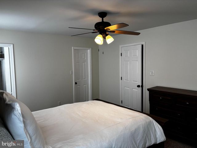 1103 MEADOWS DR, Williamstown, NJ 08094