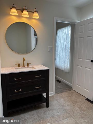 1103 MEADOWS DR, Williamstown, NJ 08094