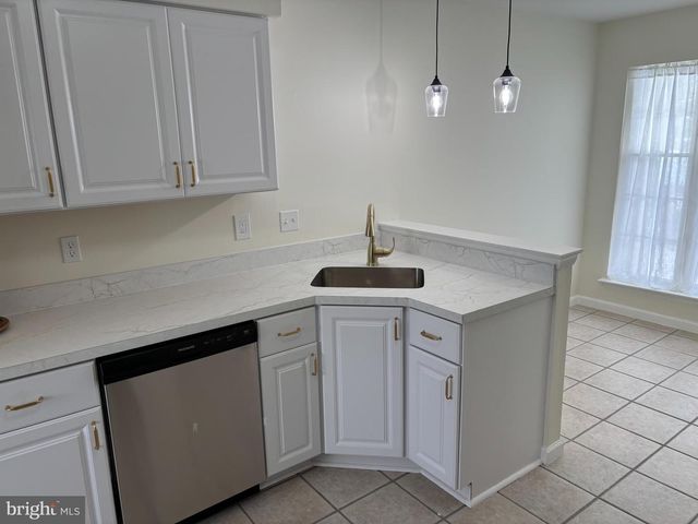 1103 MEADOWS DR, Williamstown, NJ 08094