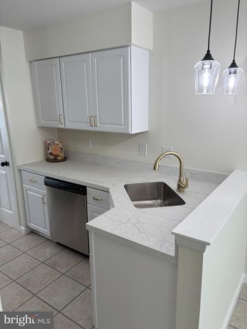 1103 MEADOWS DR, Williamstown, NJ 08094