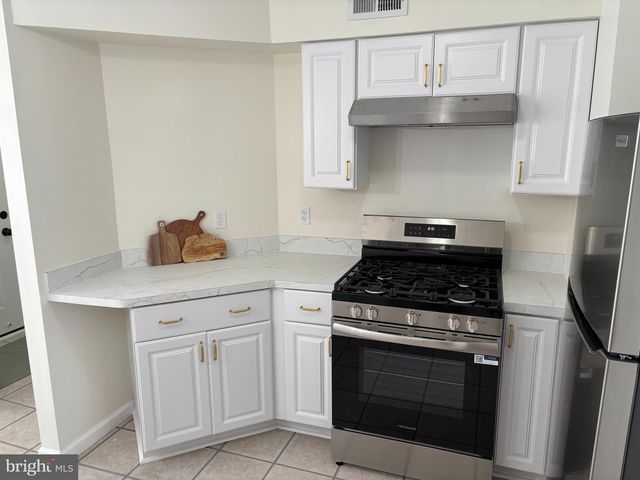 1103 MEADOWS DR, Williamstown, NJ 08094