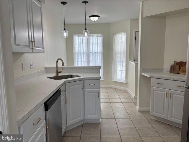 1103 MEADOWS DR, Williamstown, NJ 08094