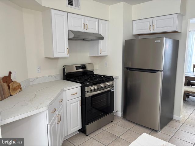 1103 MEADOWS DR, Williamstown, NJ 08094