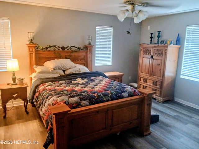 115 CRESTWOOD Drive, Interlachen, FL 32148