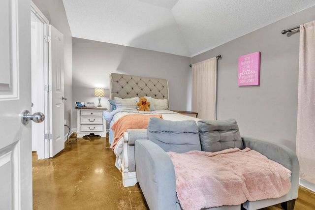 5616 FALLING BARK DR, Memphis, TN 38134