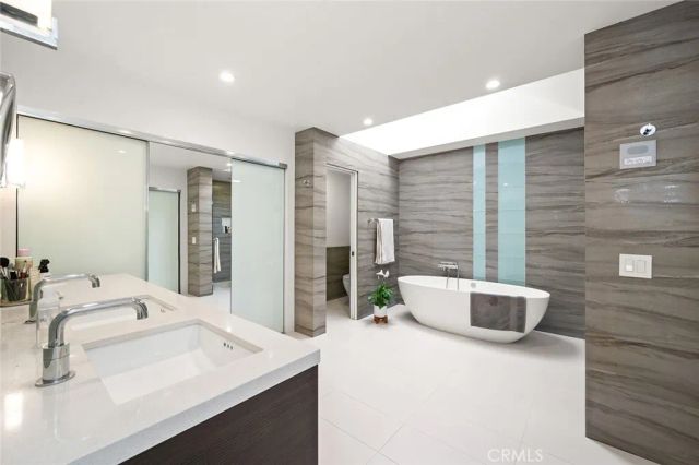 17 Rippling Stream, Irvine, CA 92603