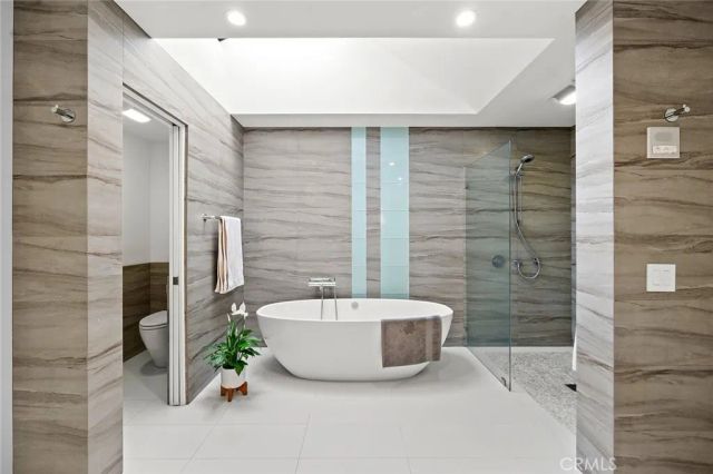 17 Rippling Stream, Irvine, CA 92603