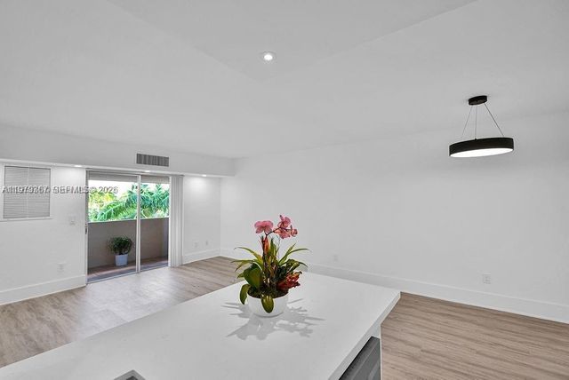 2201 Brickell Ave 80, Miami, FL 33129