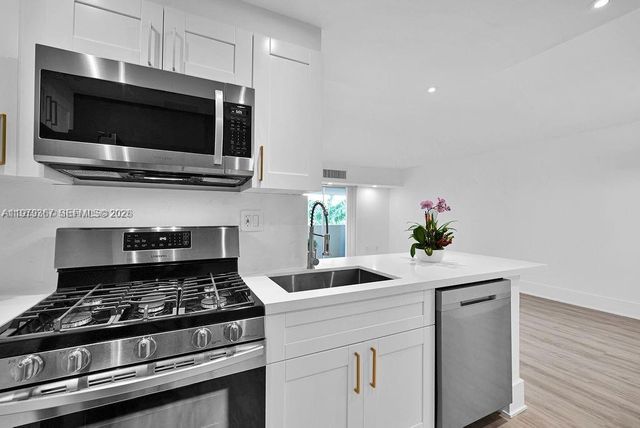 2201 Brickell Ave 80, Miami, FL 33129