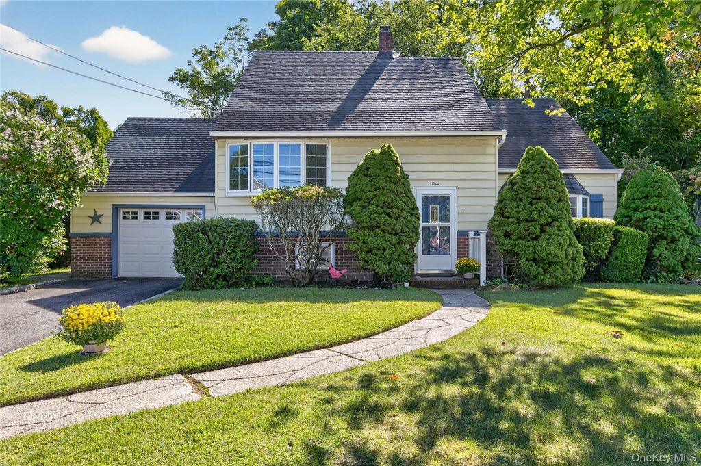 4 Oaktree Lane, Huntington Station, NY 11746 — exterior