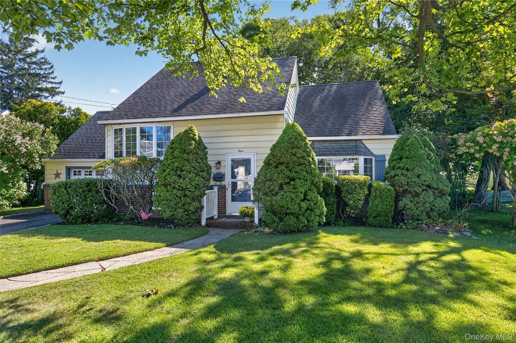 4 Oaktree Lane, Huntington Station, NY 11746 — photo 2