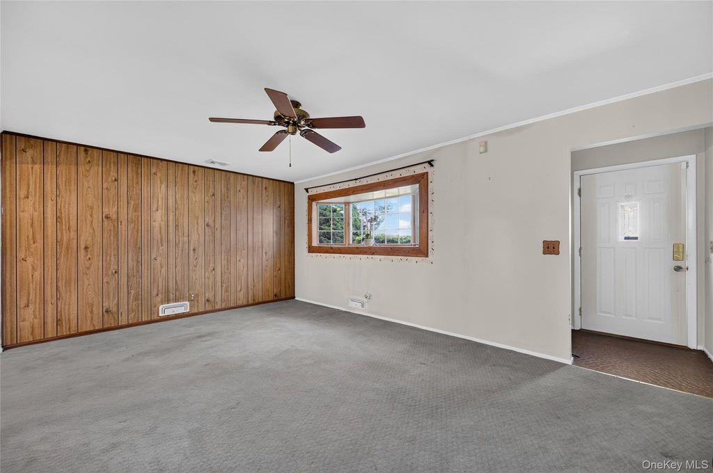 4 Oaktree Lane, Huntington Station, NY 11746 — photo 3