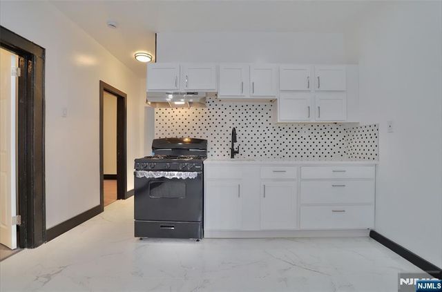 445 15th Street, Newark, NJ 07103