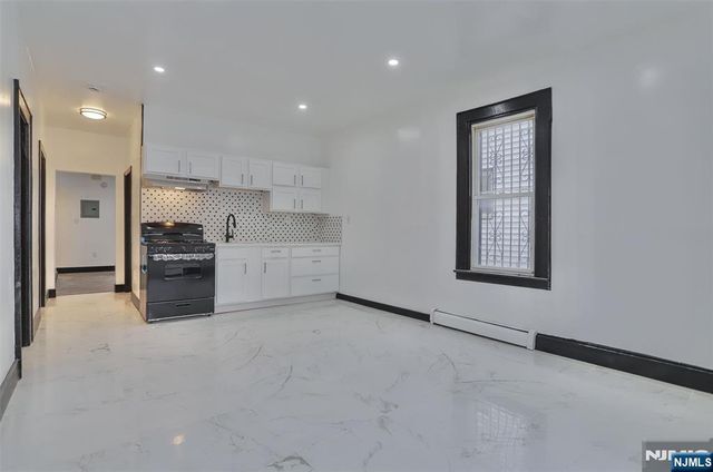 445 15th Street, Newark, NJ 07103