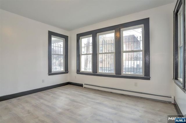445 15th Street, Newark, NJ 07103