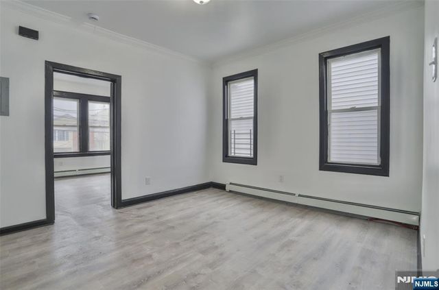 445 15th Street, Newark, NJ 07103