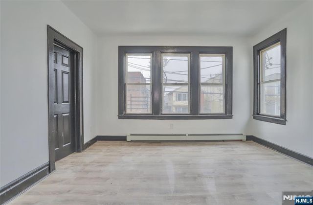 445 15th Street, Newark, NJ 07103