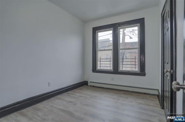 445 15th Street, Newark, NJ 07103